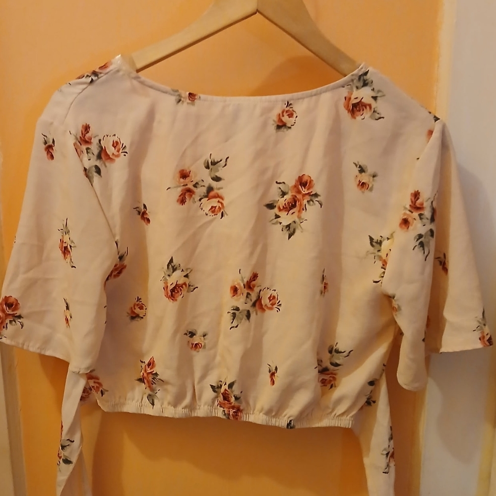 Windsor Floral Blush Wrap Crop Top - Picture 2 of 5